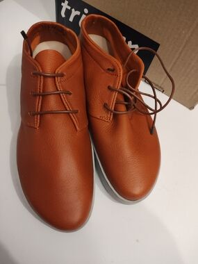 Men's Lace-Up Chukka Boots in Orange Leather 8.5